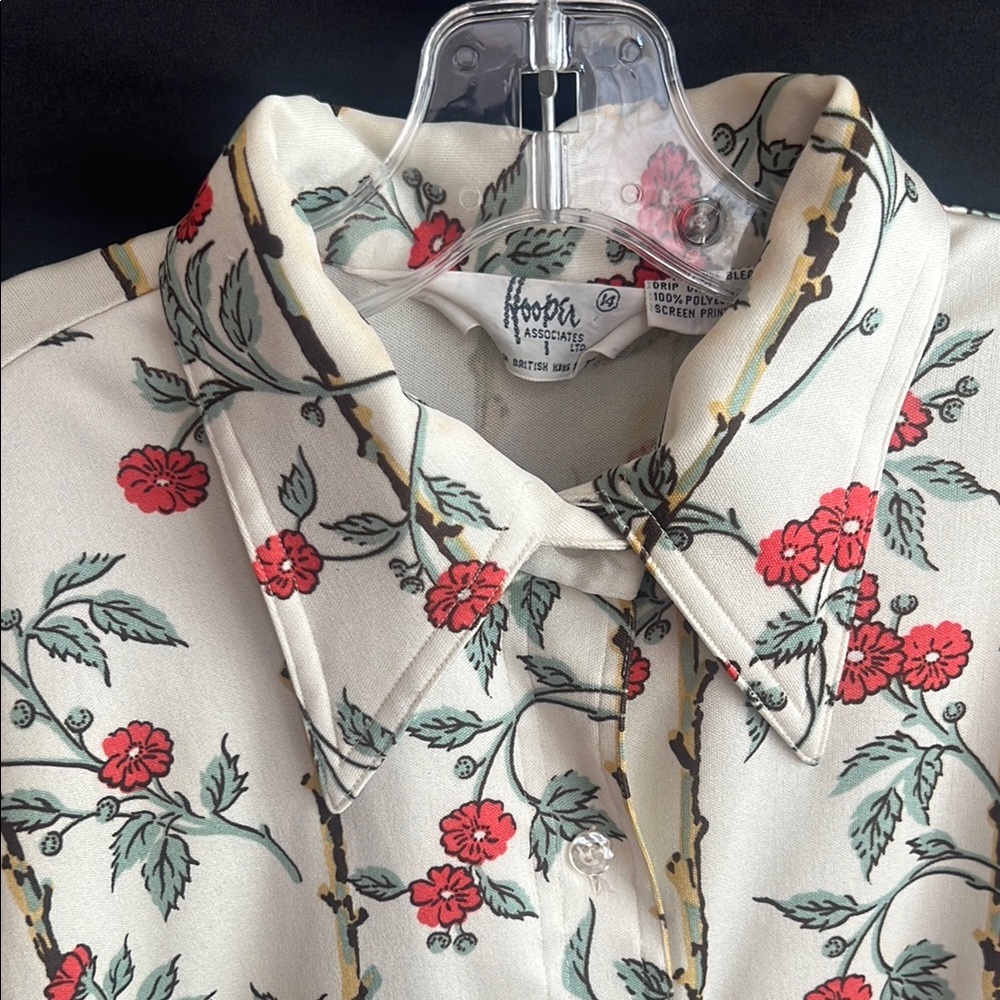 White and Red Casual Button Down Shirt with Floral Pattern - Picture 4 of 8